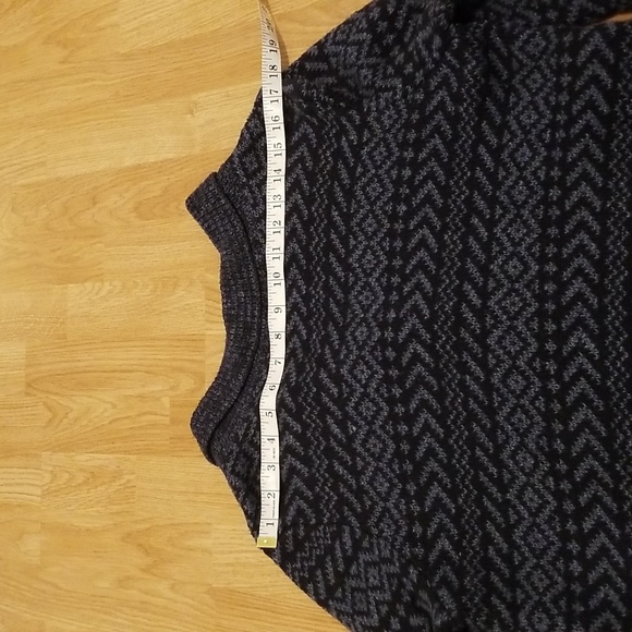 🌸2 for $15🌸 Hollister Tide Beach Sweater - Picture 9 of 10